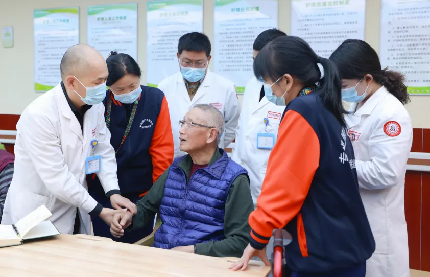 附医养老中心迎来86岁石油化工业先驱者入住 以品质医疗为目的，以孝道文化为核心，赢得众多长者青睐!