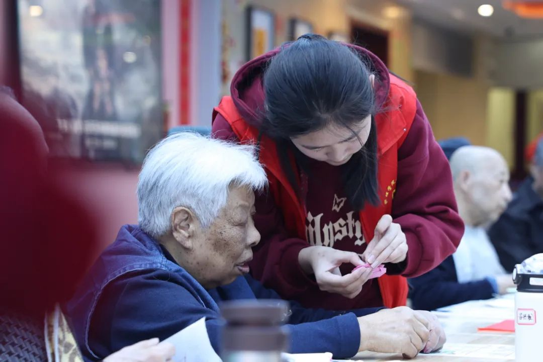 陕西工商职业学院天使青年志愿服务团【守护记忆“阿尔兹海默症”认知障碍预防志愿服务项目】走进附医