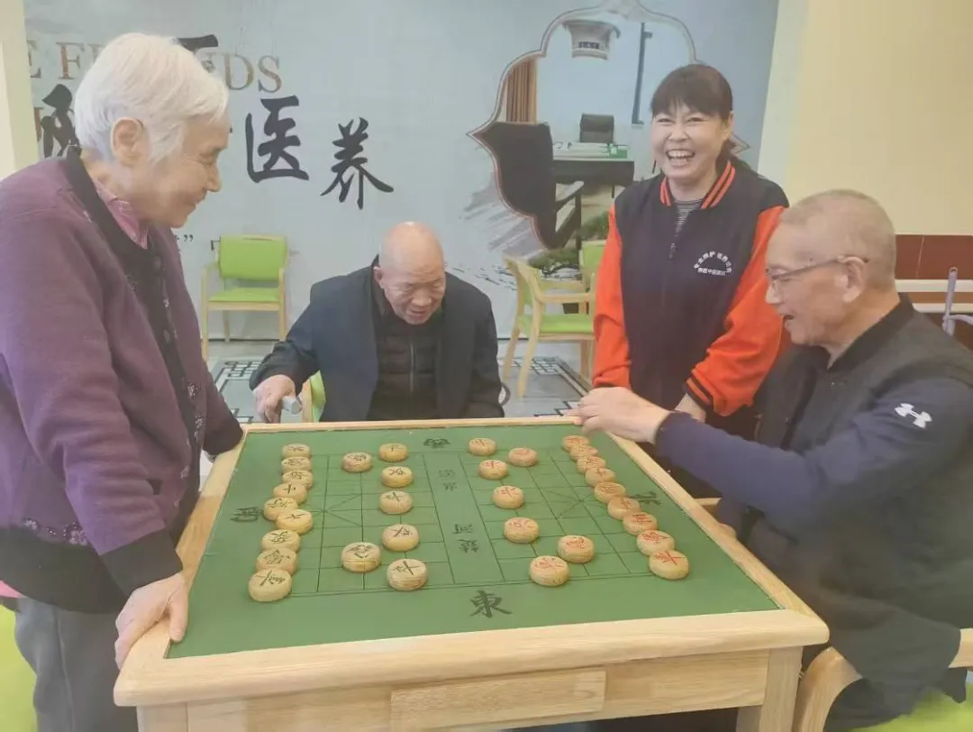 银发年华绽芳华 琴棋雅韵暖夕阳 ——快看西安附医医养结合养老中心“老有所乐”幸福图景!