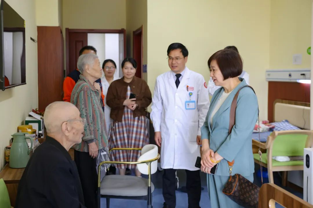 我院养老中心特别邀请“全国养老服务先进个人”刘晓燕、高级介护师杨红利进行工作指导