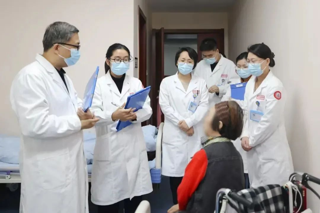 五一长假：解忧“银发牵挂”，让爱与旅途两全 ——养老中心推出“短期托护”，破解子女照护困境