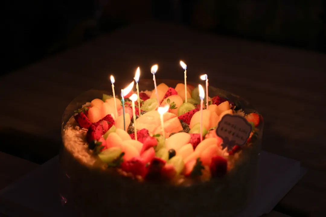 歌声祝福暖洋洋，养老院里笑声甜——附医养老中心携手百年盛源为长者举办集体生日会